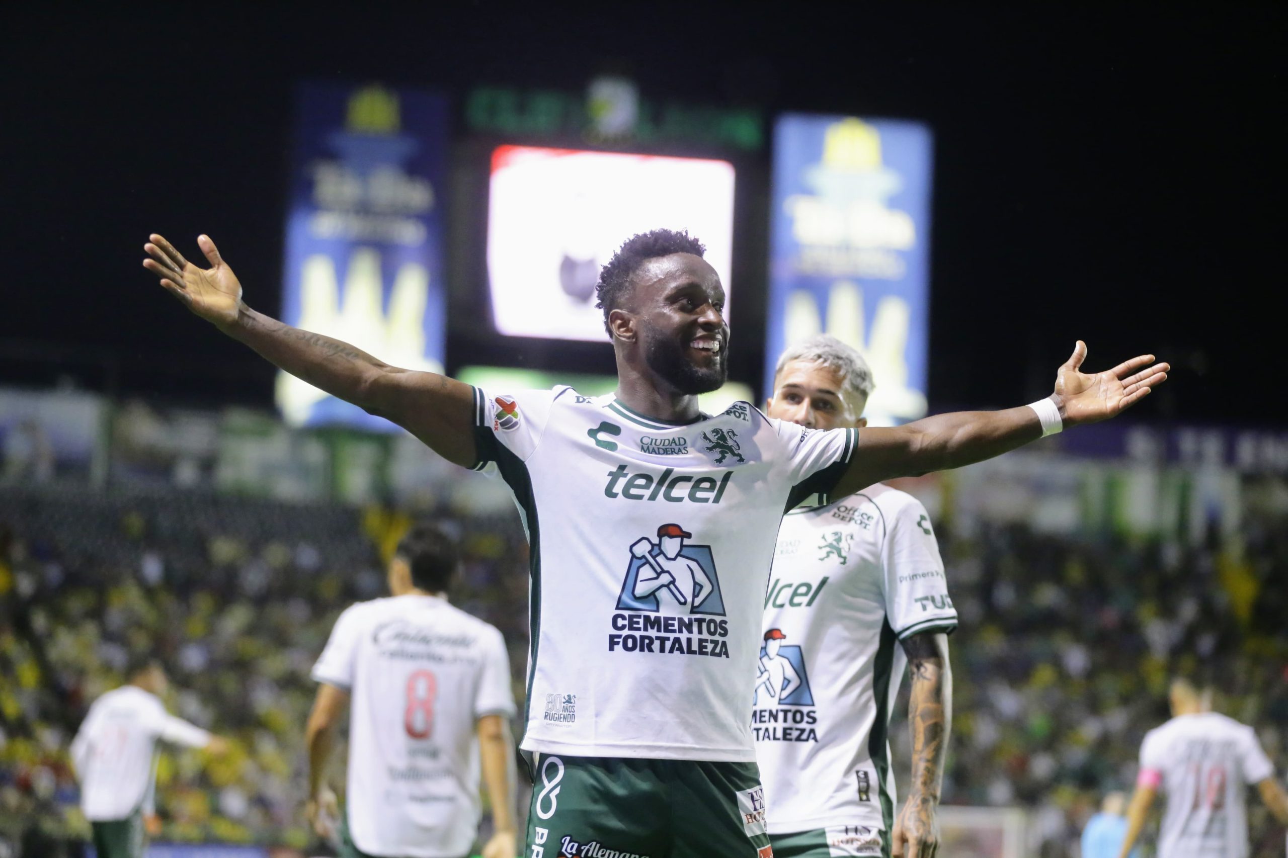 Stiven Mendoza, delantero